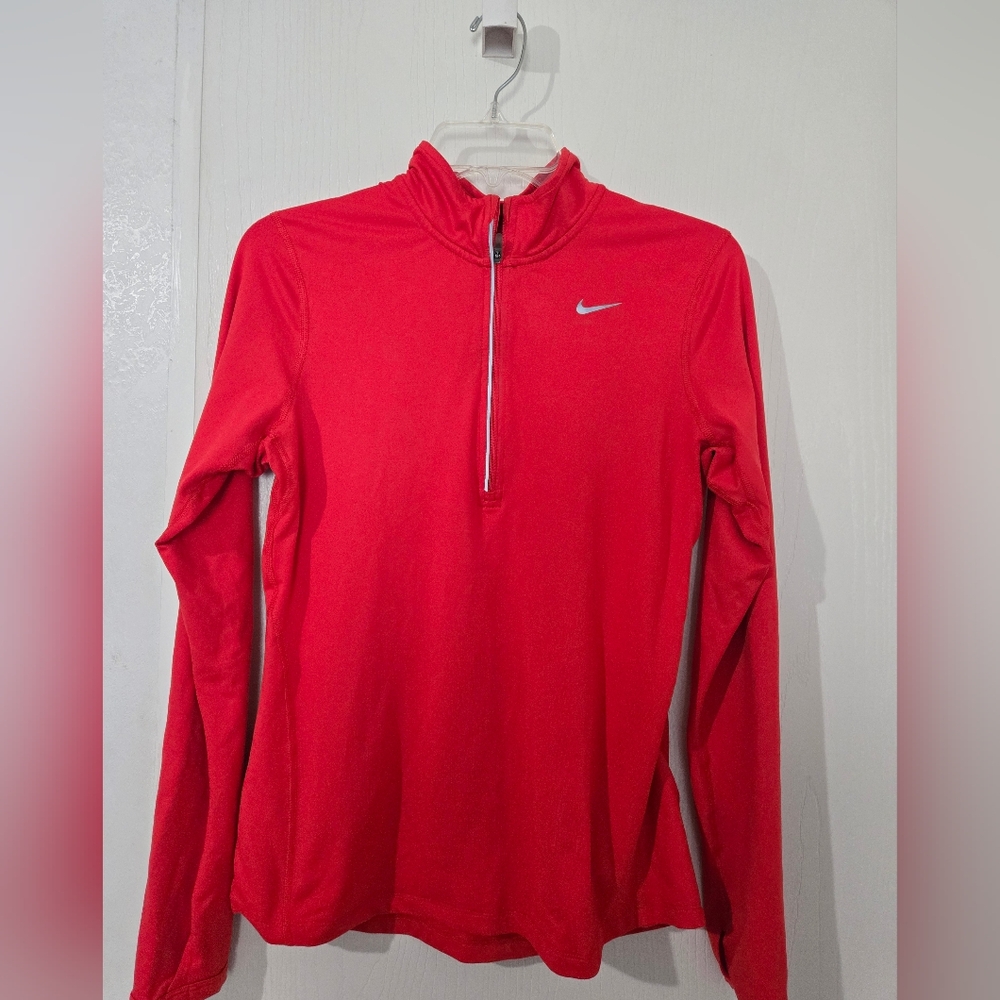 Small Womens Nike Dri-Fit Red Long Sleeve Partual Zip Pullover With Thumb Holes.